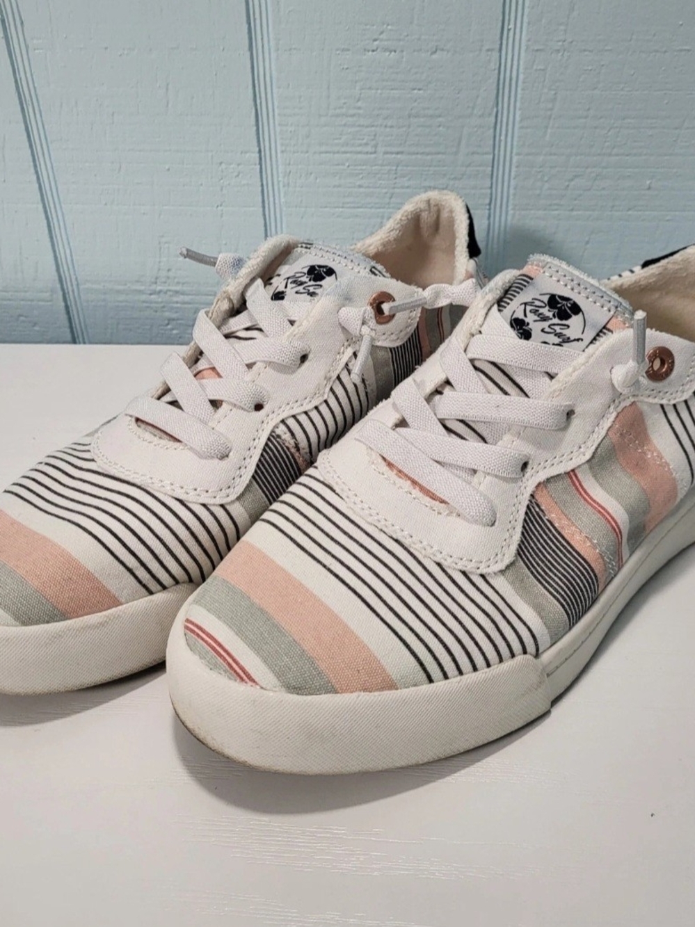 Roxy Bayshore Slip On Sneakers Women's Sz 7 Grey White Pink Stripe - Picture 2 of 8